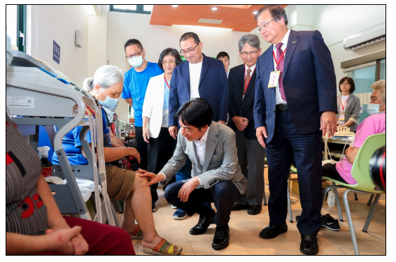 Taiwan President Lai Ching-te, himself a former physician, speaks with a patient during a visit to the Kung-liao Health Clinic (貢寮衛生所) in New Taipei City (August 13, 2024). The KMT candidate in the 2024 presidential election, New Taipei City Mayor Hou Yu-ih (侯友宜) (center background), was also a participant in the tour