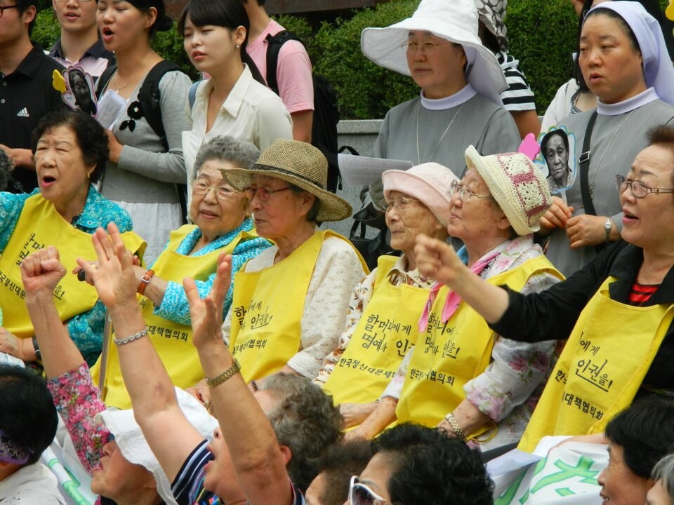 Comfort Women, rally in front of the Japanese Embassy in Seoul, August 2011 (3) (1)