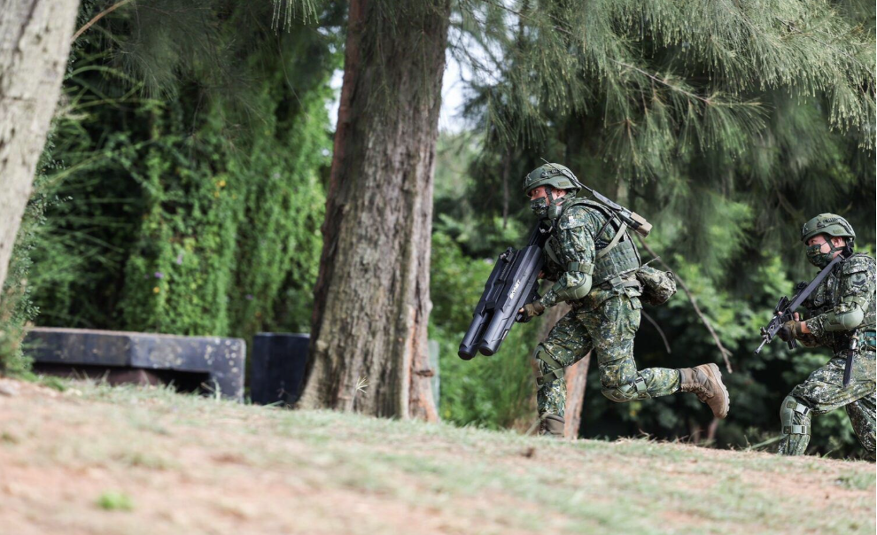 ROC military personnel training with weapons including an anti UAV jamming gun (undated)