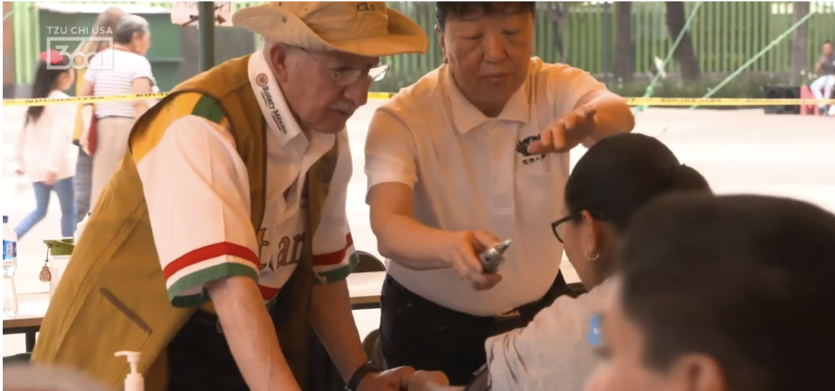 Volunteers at a Tzu Chi Foundation supported health clinic in Xochimilco